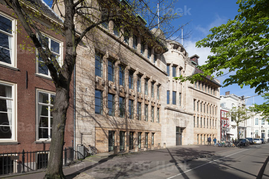 Voormalig bankgebouw Kneuterdijk (foto: Bart van Hoek)