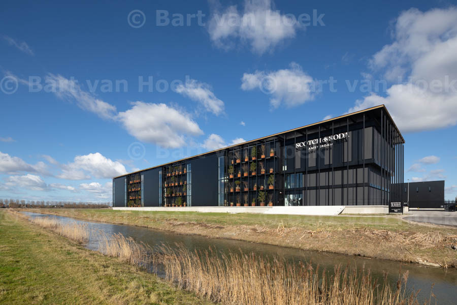 Distributiecentrum Scotch en Soda (foto: Bart van Hoek)