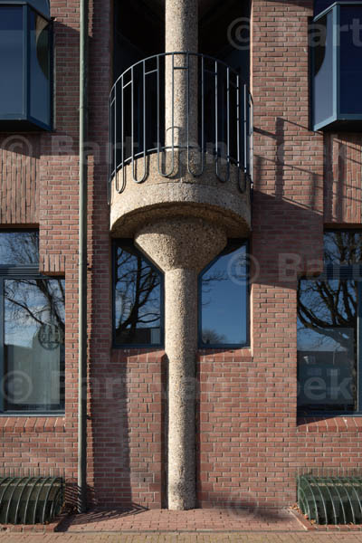 Detail kolom Faculteit der Letteren (6/6), foto Bart van Hoek