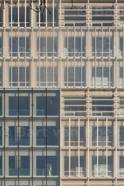 RIVM te Utrecht (2/5), foto Bart van Hoek