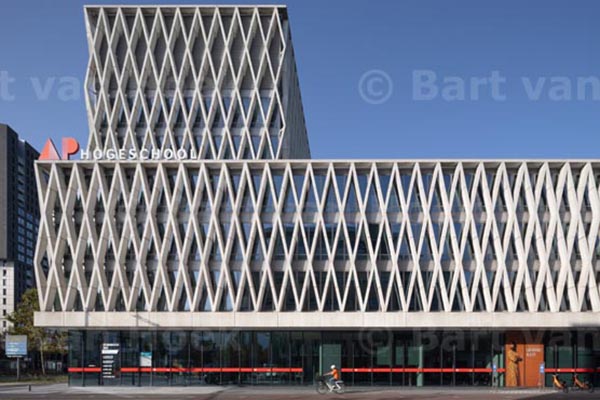 Campus Spoor Noord te Antwerpen (foto: Bart van Hoek)