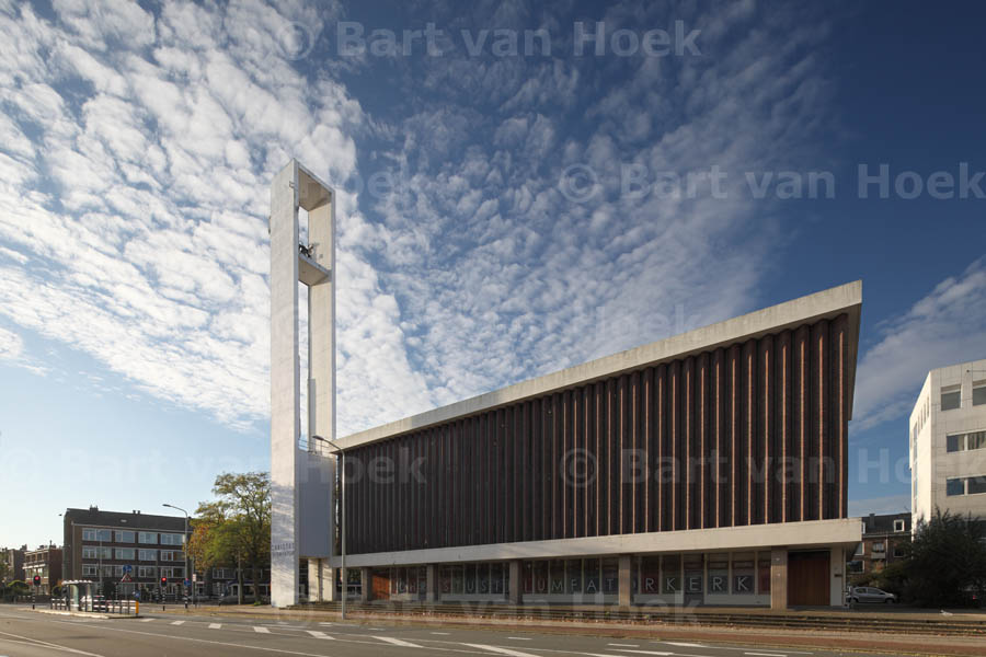Christus Triomfator kerk (12/14, foto Bart van Hoek