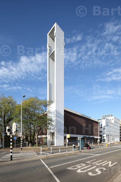 Christus Triomfator kerk (11/14, foto Bart van Hoek